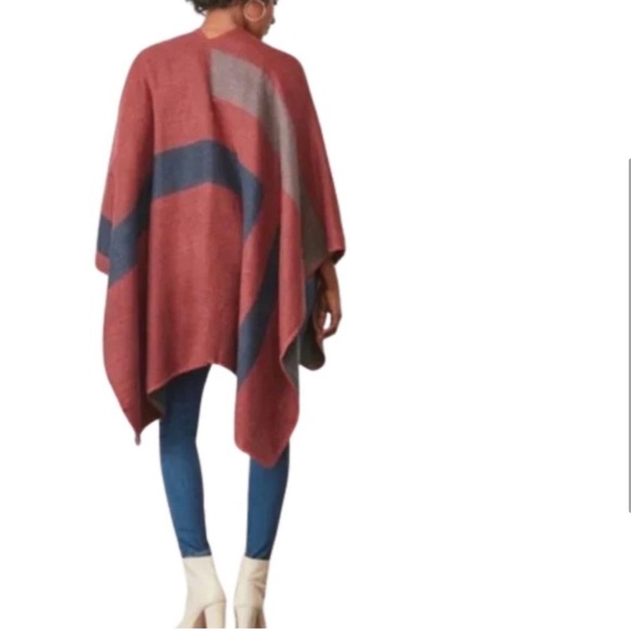 BB DAKOTA Reversible Mulberry Poncho Wrap OS - Picture 3 of 3